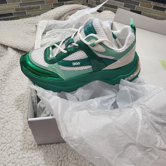 NIB DKNY Juna Everyday Lace Up Platform Athletic Sneaker White/Green sz 5 - Picture 3 of 8